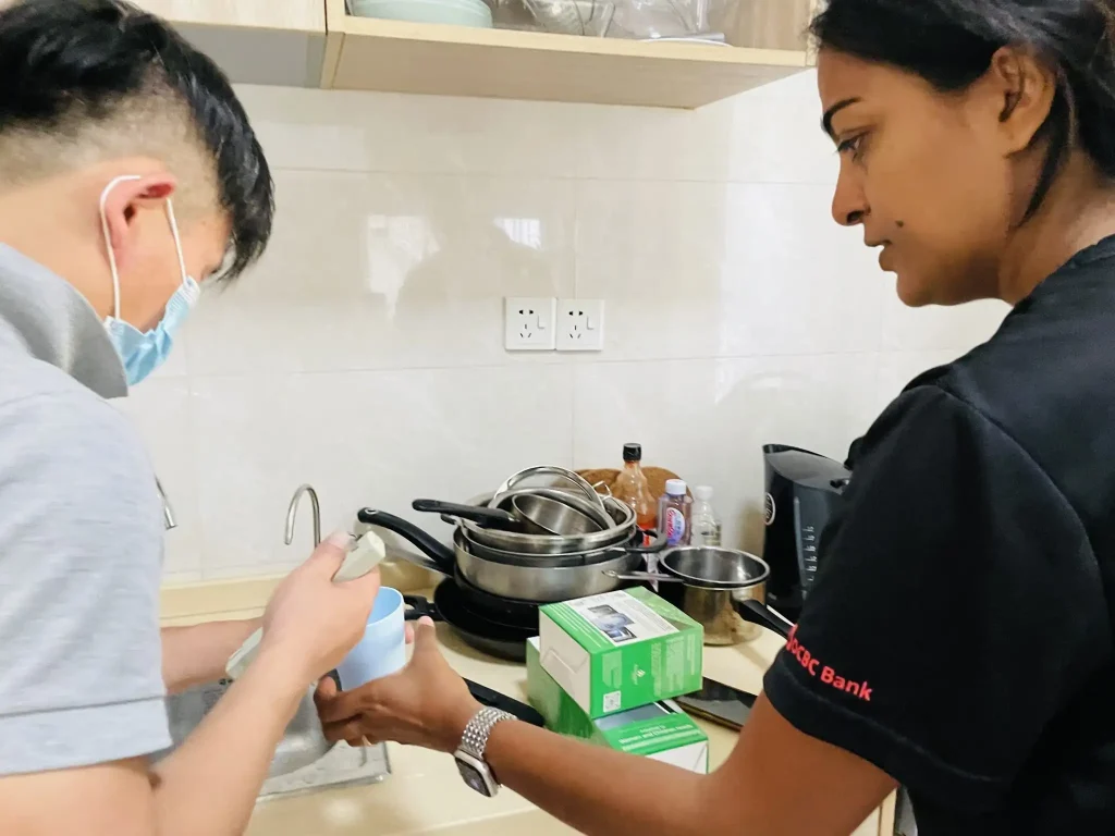 Technician conducting indoor consultation and on-site visit — testing home water quality and advising on best 10 RO water purifier China and home filter system China, Shanghai.