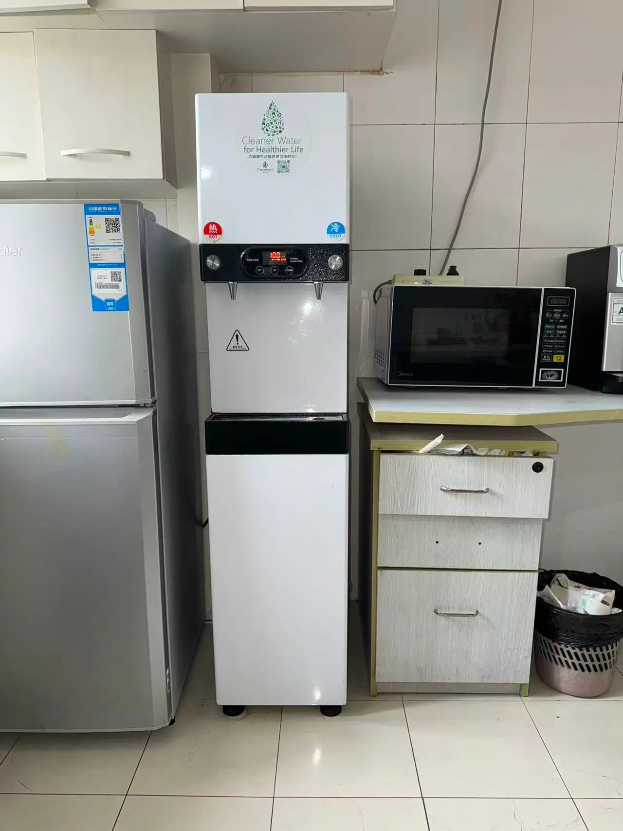 Greenwave's Clean water RO drinking water dispenser, providing hot and cold water in the showroom kitchen, best one in Shanghai & China