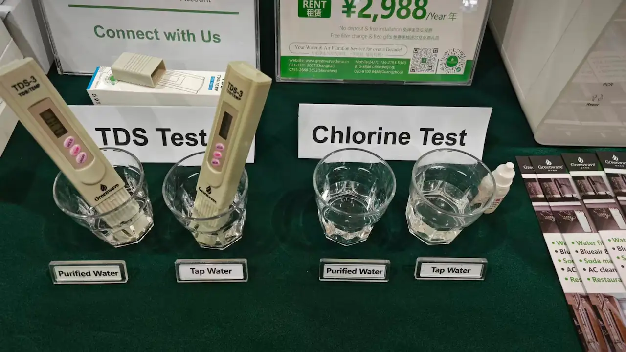 Close-up of TDS meters and chlorine test glasses—tap water vs. purified water.
